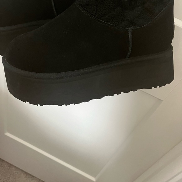 NWOT Ugg Platform Sweater Letter Boots - Size 9 - Picture 6 of 12
